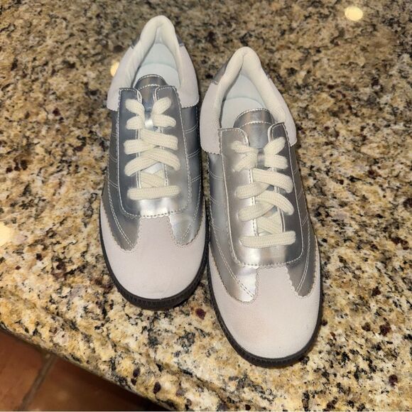Super cute Casual silver and white sneakers similar to Adidas Sambas- brand new! - Picture 6 of 7